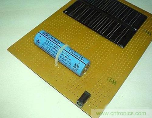 微型太陽(yáng)能供電板DIY，給手電筒收音機(jī)供電