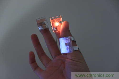 LED多點觸控手套DIY：把各部分焊接起來，測試