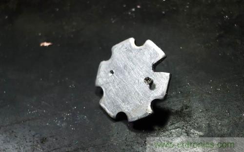 DIY小手電:純手工刻板改造5號(hào)電池小手電
