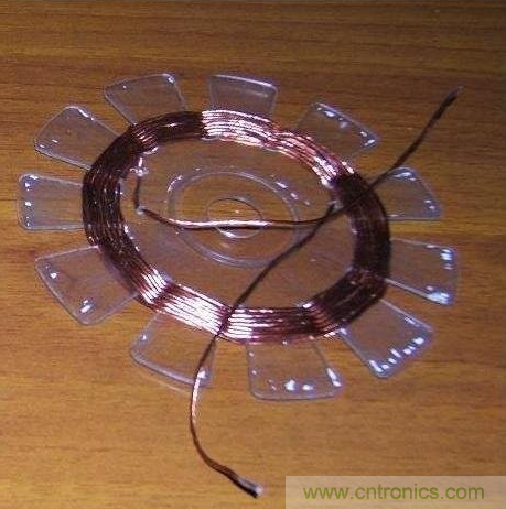 DIY:手工打造智能無(wú)線(xiàn)供電臺(tái)燈