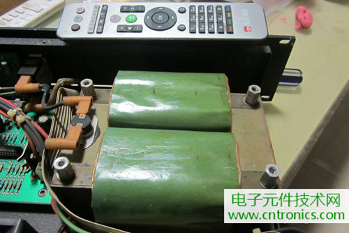 用料很給力！專業(yè)后級功放美國高峰FA1201拆解