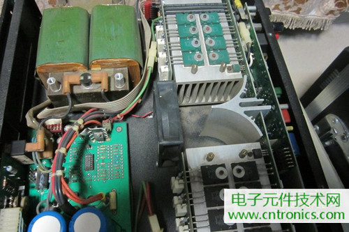 用料很給力！專業(yè)后級功放美國高峰FA1201拆解