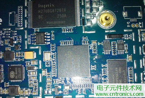 不怕摔的電紙書！一款柔性屏電子書閱讀器拆解