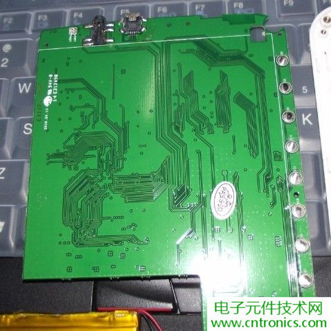 探秘電子紙！一款電紙書的電子墨水屏拆解