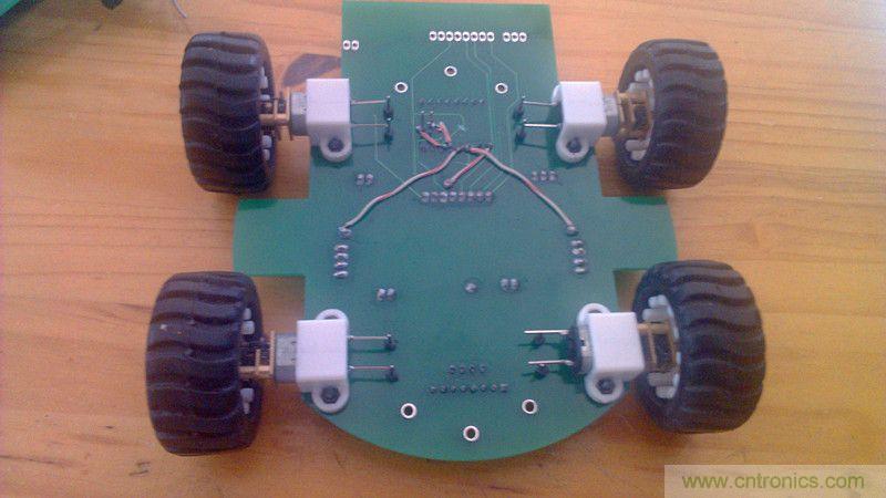 牛人力作！PCB版藍牙智能小車DIY