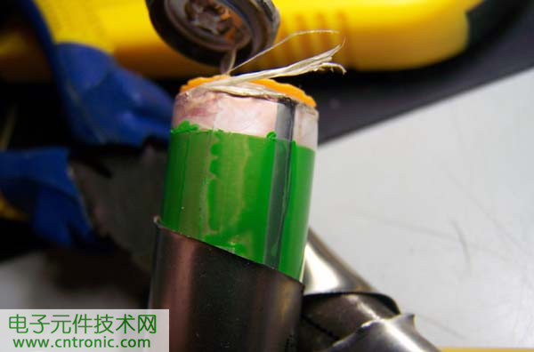 筆記本電池拆解，探秘電池內(nèi)部結(jié)構(gòu)
