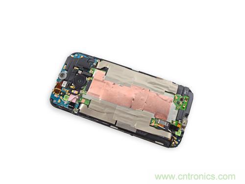 牛人強拆！新HTC One(M8)真機精密做工難修理