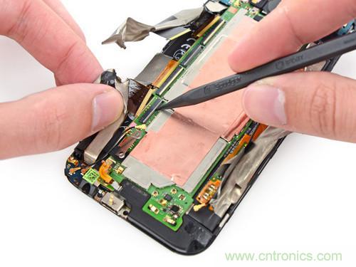 牛人強拆！新HTC One(M8)真機精密做工難修理
