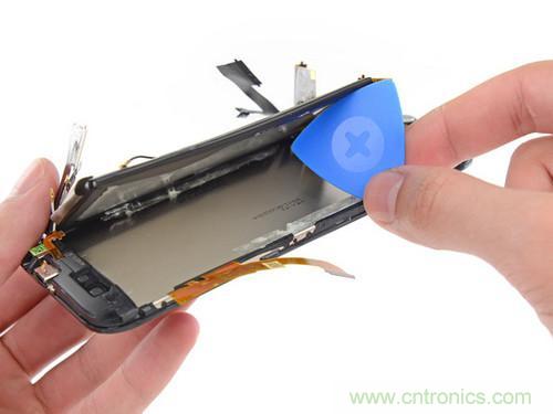 牛人強拆！新HTC One(M8)真機精密做工難修理