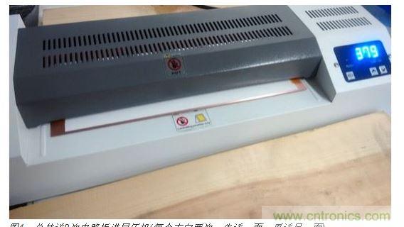 總共送8次電路板進層壓機(每個方向兩次，先送一面，再送另一面)