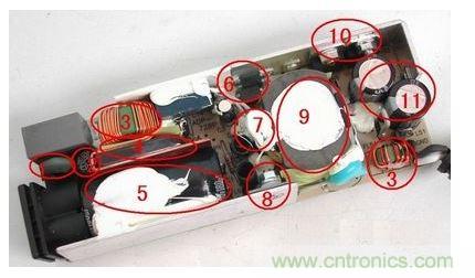 電源適配器的構(gòu)造  6 1. 壓敏電阻，其功能是當(dāng)外界電壓過高時(shí)，壓敏電阻阻值迅速變得很小，與壓敏電阻串聯(lián)的保險(xiǎn)絲被熔斷，從而保護(hù)其他電路不被燒壞。  2. 保險(xiǎn)絲，規(guī)格為2.5A/250V，當(dāng)電路中的電流過大時(shí)，保險(xiǎn)絲會熔斷以保護(hù)其他元件。  3. 電感線圈(又稱扼流圈)，主要功能是降低電磁干擾。  4. 整流橋，規(guī)格為D3SB，作用是把220V交流電變?yōu)橹绷麟姟? 5. 濾波電容，規(guī)格為180μF/400V，作用是濾除直流電中的交流紋波，使電路工作更可靠。  6. 運(yùn)放IC(集成電路)，保護(hù)電路、電壓調(diào)節(jié)的重要組成部分。  7. 溫度探頭，用于探測電源適配器的內(nèi)部溫度，當(dāng)溫度高于某一設(shè)定值時(shí)(不同品牌的電源適配器，其設(shè)定的溫度閥值略有不同)，保護(hù)電路會切斷適配器的電壓輸出，從而保護(hù)適配器不受損壞。   8. 大功率開關(guān)管，是開關(guān)電源中的核心元件之一，開關(guān)電源能“一開一關(guān)”地工作，開關(guān)管功不可沒。   9. 開關(guān)變壓器，開關(guān)電源中的核心元件之一。   10. 次級整流管，功能是把低壓交流電變?yōu)榈蛪褐绷麟姟Ｔ贗BM的電源適配器中，整流管往往是由兩個大功率并聯(lián)工作的，以獲得較大的電流輸出。   11. 次級濾波電容，規(guī)格為820μF/ 25V，共有兩個，起濾除低壓直流電中的紋波的作用。  除上述元件外，電路板上還有可調(diào)電位器及其他阻容元件。