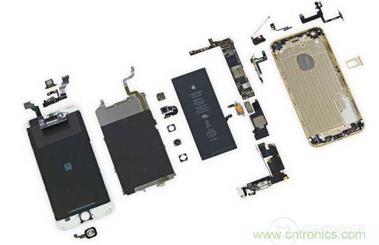 iPhone 6 Plus完全拆卸后可以看到，該產(chǎn)品在較小的空間容納了大量硬件。（來源：iFixit）