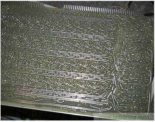 拆解也懷舊，讓人驚嘆的古董級可編程科學計算器 from 1966