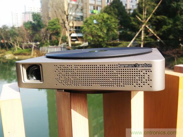 無屏電視時代已然來臨，客廳你做好準(zhǔn)備了嗎？