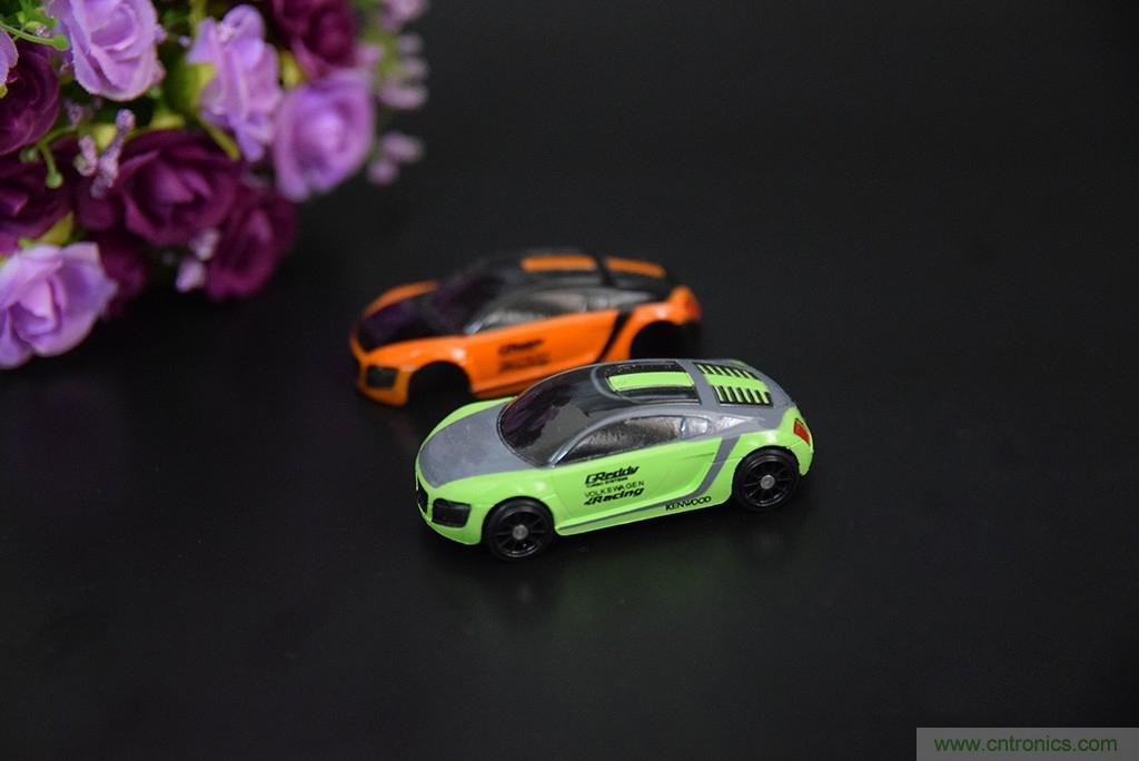虛擬與現(xiàn)實相結(jié)合的飛車游戲，讓你體驗速度與激情的碰撞！