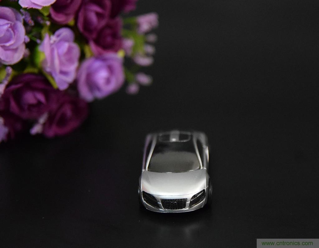虛擬與現(xiàn)實相結(jié)合的飛車游戲，讓你體驗速度與激情的碰撞！