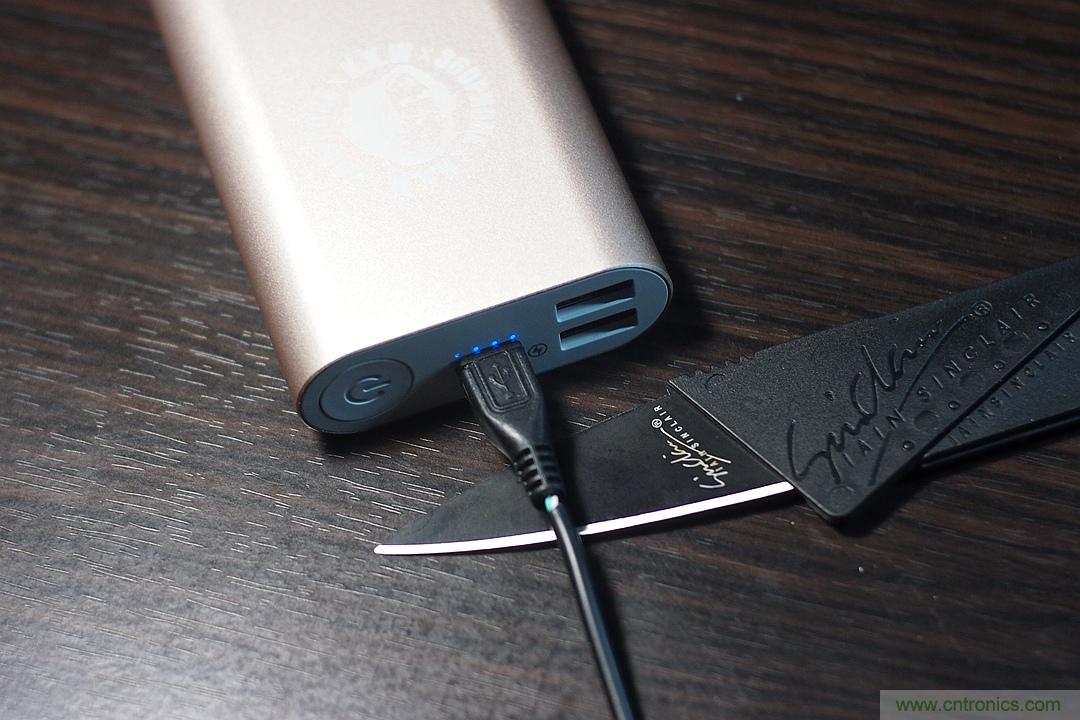 移動(dòng)電源也玩雙引擎？快到你想象不到