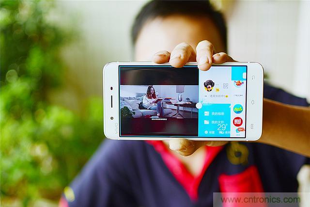 國產(chǎn)手機(jī)新標(biāo)桿-vivo Xplay5全面測(cè)評(píng)