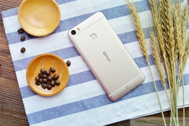 國產(chǎn)手機(jī)新標(biāo)桿-vivo Xplay5全面測(cè)評(píng)