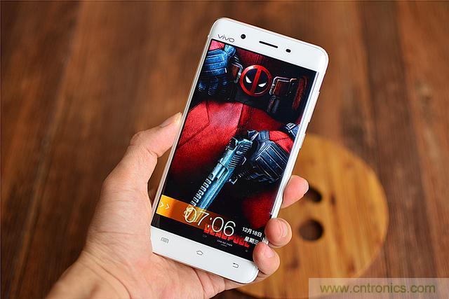 國產(chǎn)手機(jī)新標(biāo)桿-vivo Xplay5全面測(cè)評(píng)