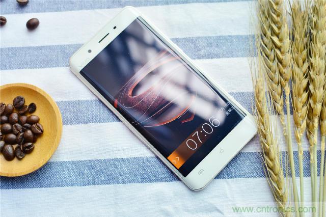 國產(chǎn)手機(jī)新標(biāo)桿-vivo Xplay5全面測(cè)評(píng)