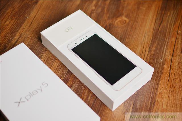 國產(chǎn)手機(jī)新標(biāo)桿-vivo Xplay5全面測(cè)評(píng)