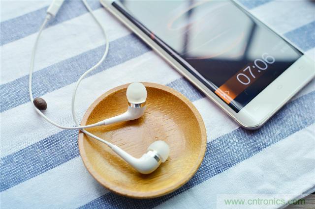 國產(chǎn)手機(jī)新標(biāo)桿-vivo Xplay5全面測(cè)評(píng)