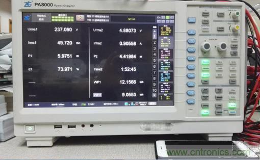 “瘋7”手機充電實測：為何沿用傳統(tǒng)充電模式？
