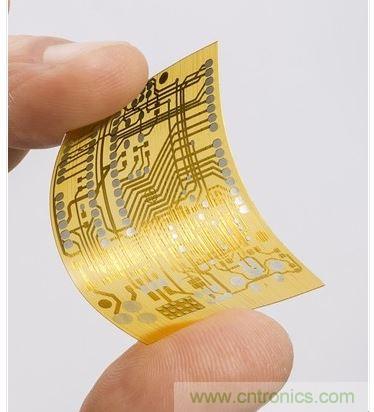 這款PCB是由納米尺寸的3D打印機的。