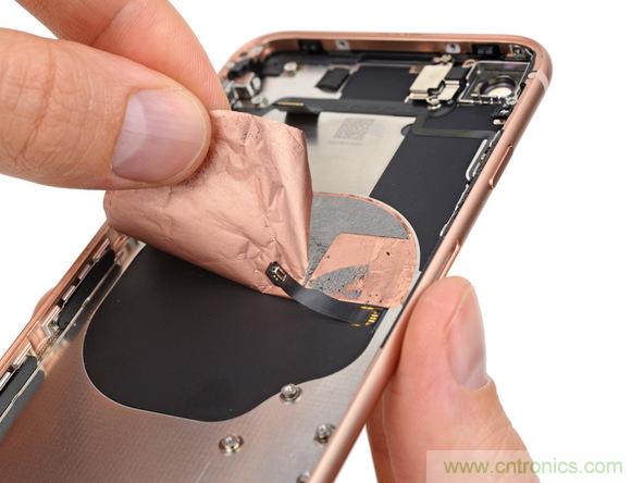 iPhone 8首拆：無線充電版本的iPhone 7？